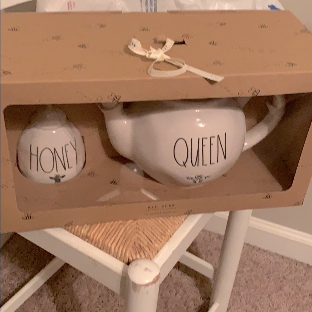 RAE DUNN HONEY POT & TEA SET